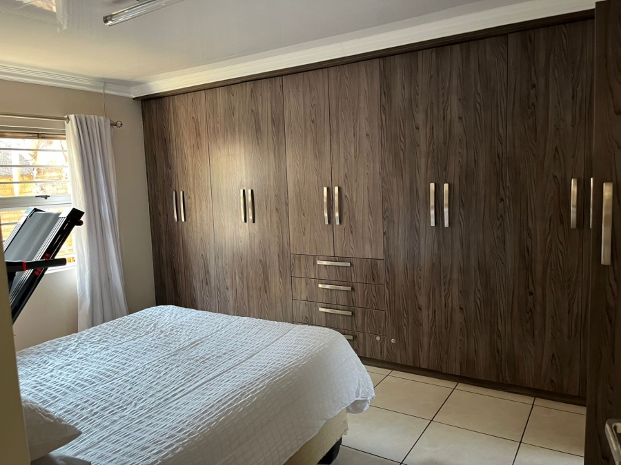 To Let 3 Bedroom Property for Rent in Langenhovenpark Free State